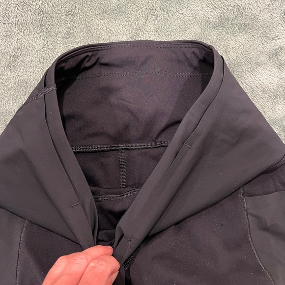 2 Arcteryx running shorts - Picture 8 of 8